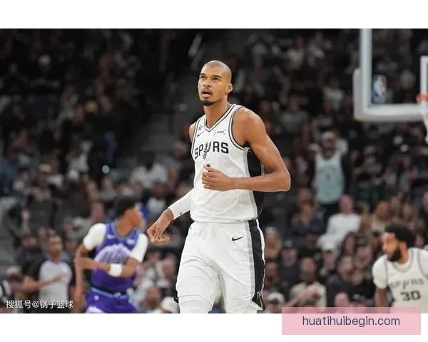 克莱4分钟轰下14分挑衅马刺替补席回应摆烂计划
